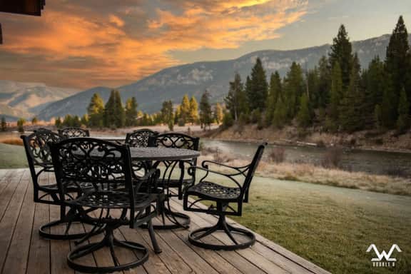 Stunning Riverfront Escape - Image 2