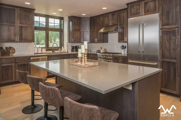 Luxurious Modern Condo - Image 1