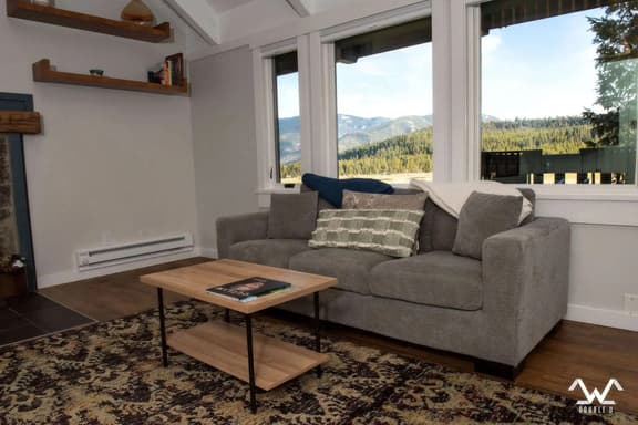 Centrally Located Condo - Image 1